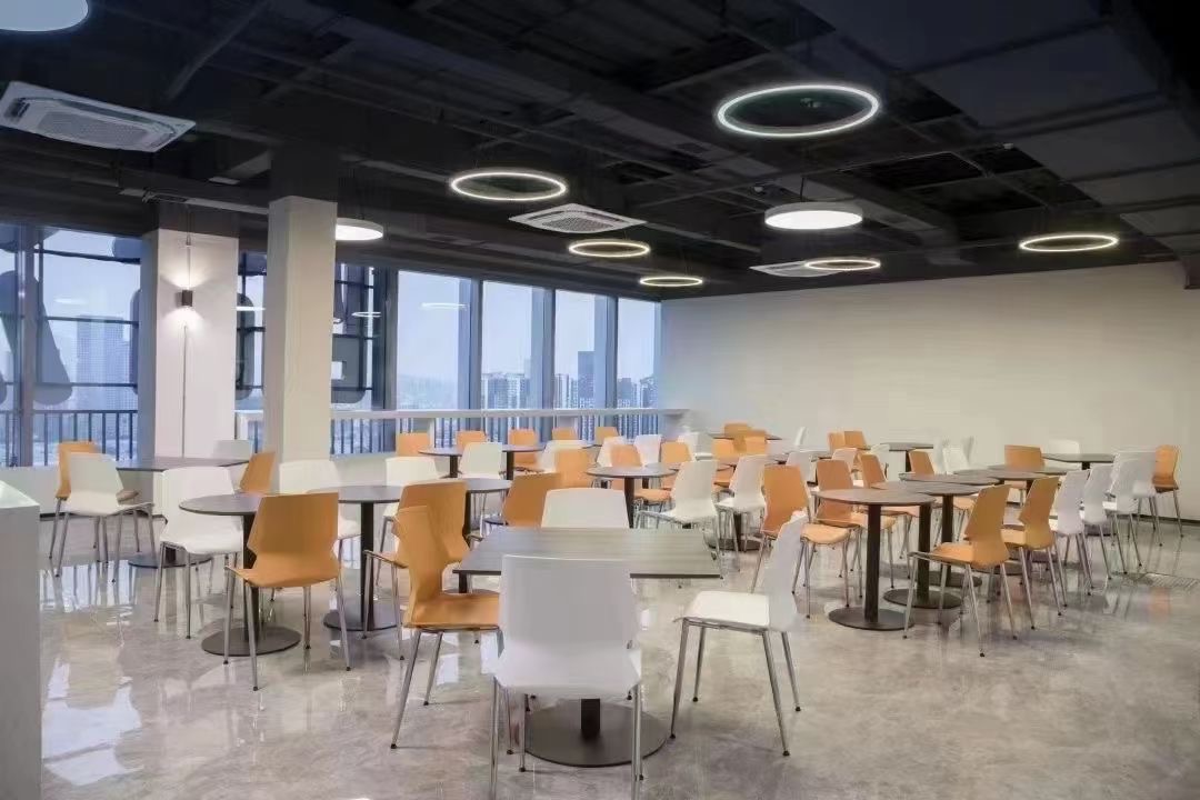 板式辦公家具可塑性更強