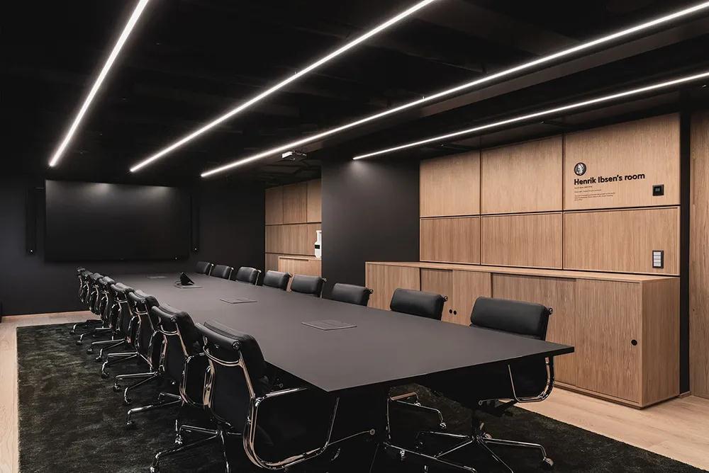 理想的辦公環(huán)境少不了簡約辦公桌椅