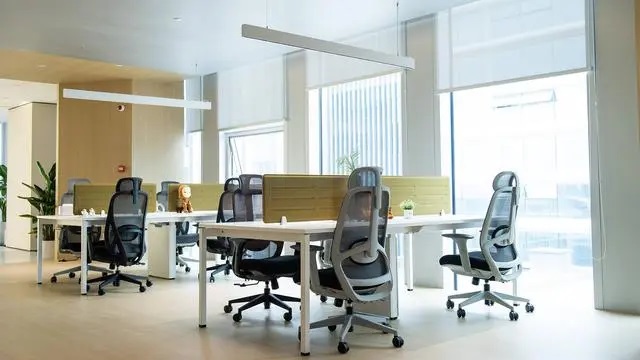 被忽視的辦公生產力引擎——您的會議桌